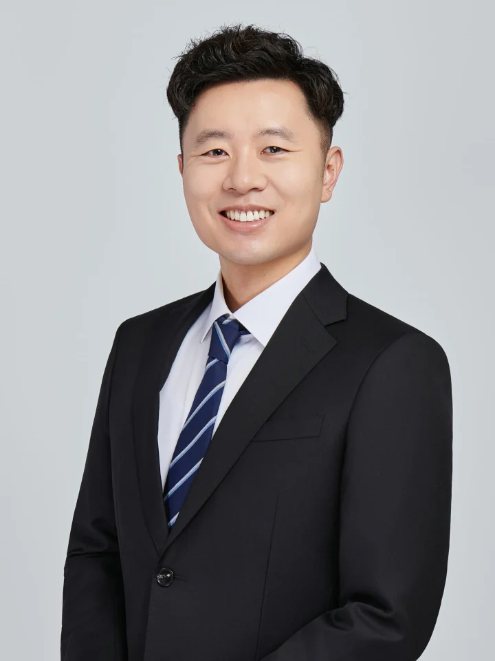 Ronnie H. Fang portrait