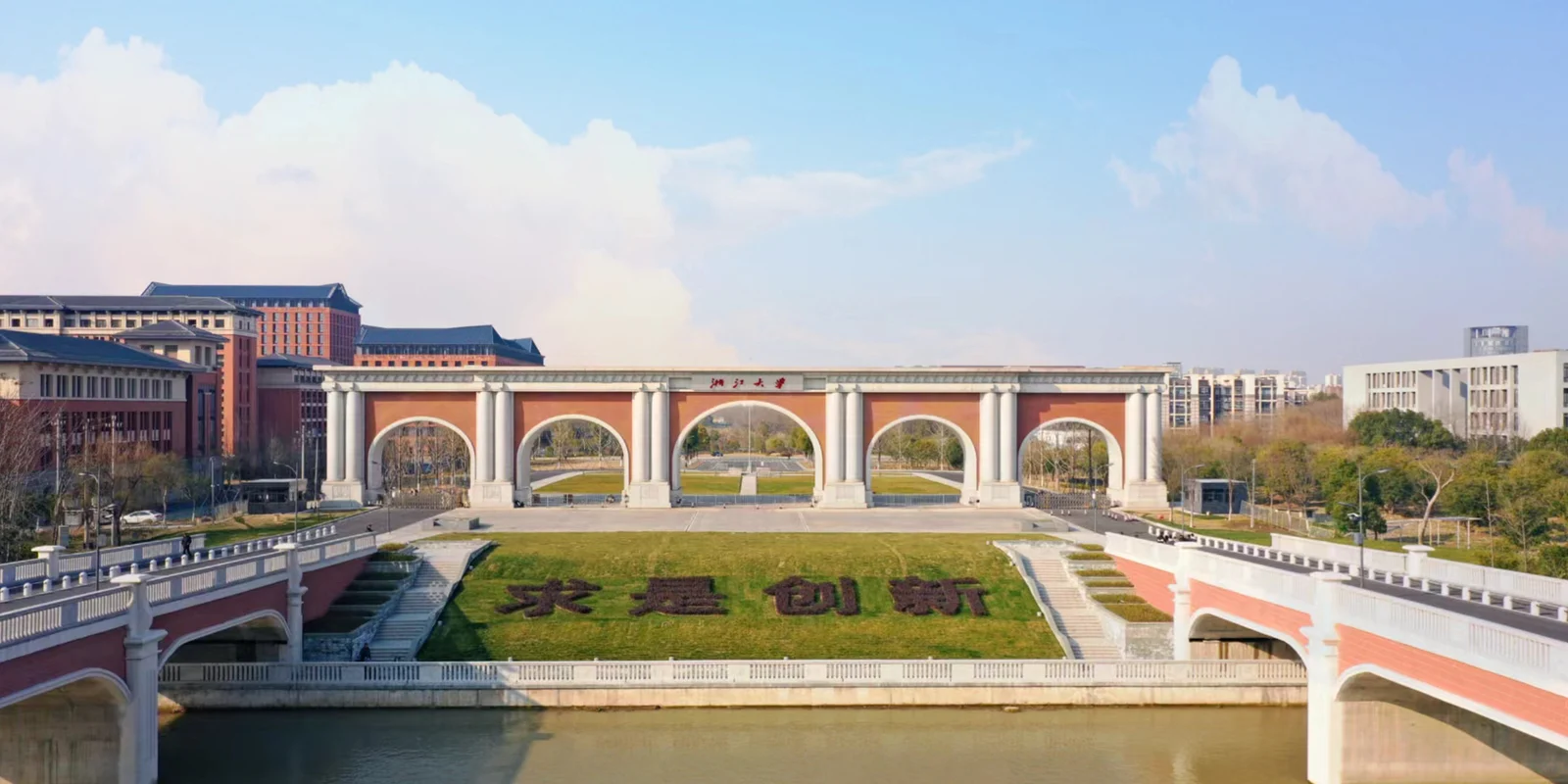 Dr. Ronnie Fang joins the School of Pharmacy at Zhejiang University